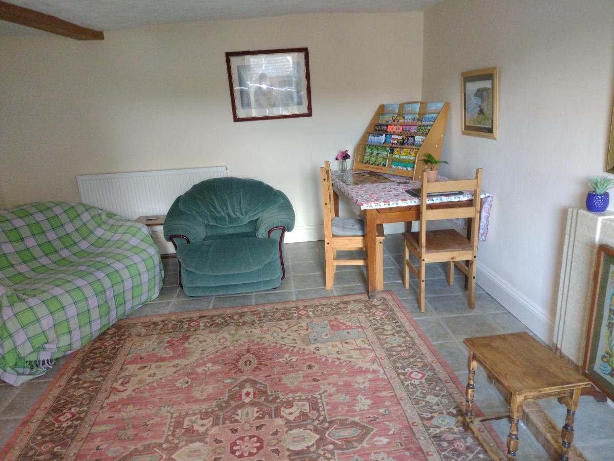 Sharlands Farm Bed And Breakfast Bude Bagian luar foto